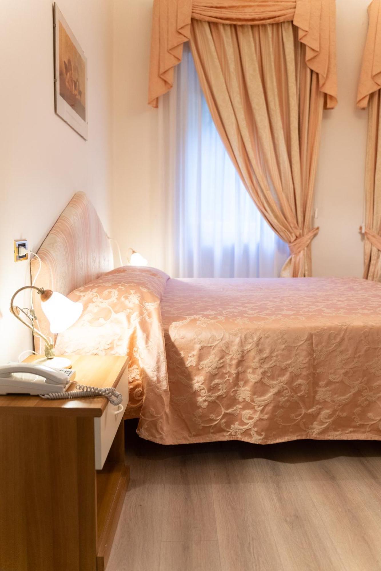 Standard Double or Twin Room Garden View