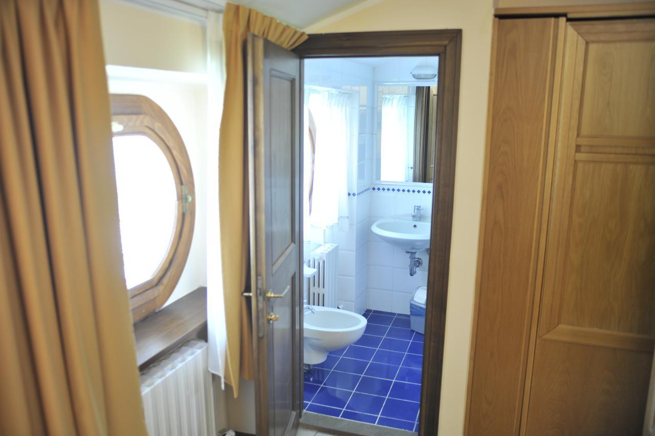 Single Room with Private Bathroom,604836135:JPEG